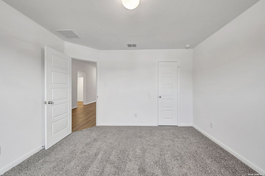 Spacious, unfurnished interior of a new home in Greenspoint Heights, Seguin (Image 38).