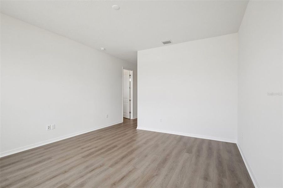 Spacious, unfurnished interior of a new home in , San Antonio (Image 32).