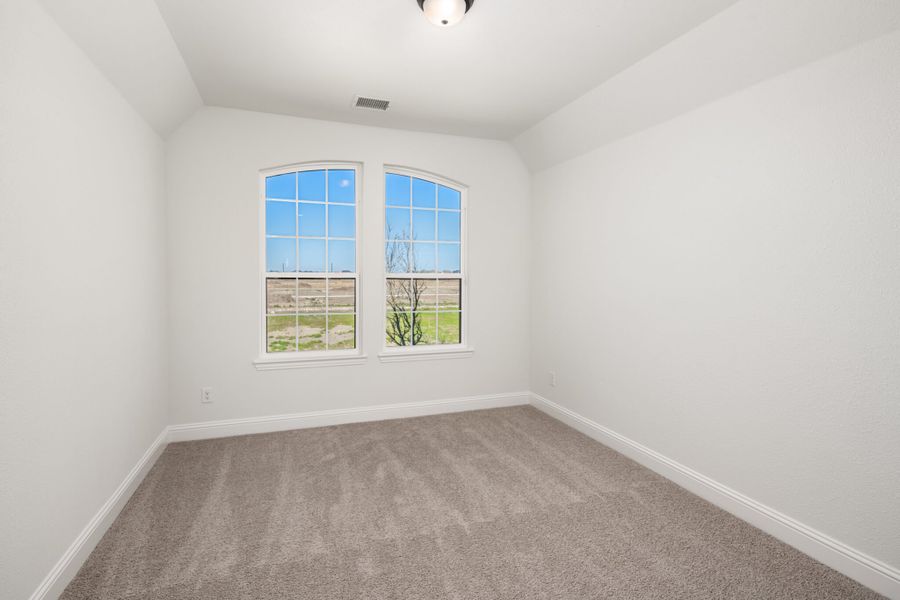 Spacious, unfurnished interior of a new home in Cambridge Crossing, Celina (Image 15).
