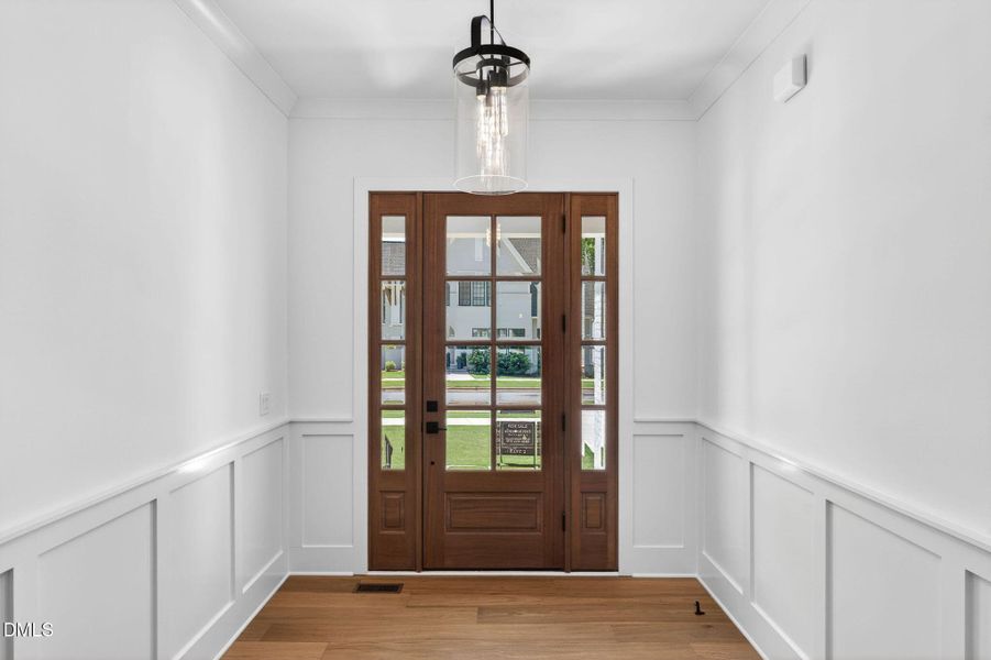 60_60-3340-colby-chase-dr-foyer 60_60-3340-colby-chase-dr-foyer