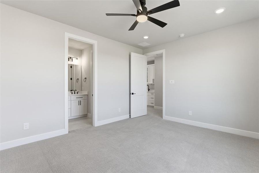 Spacious, unfurnished interior of a new home in Hidden Valley 1, Princeton (Image 30).