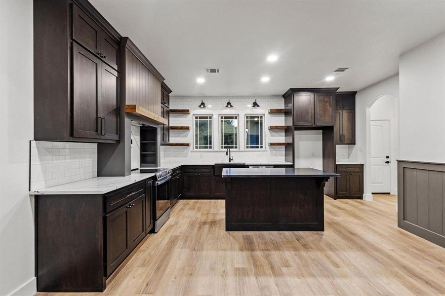Furnished interior view inside a new home in , Bonham (Image 13).