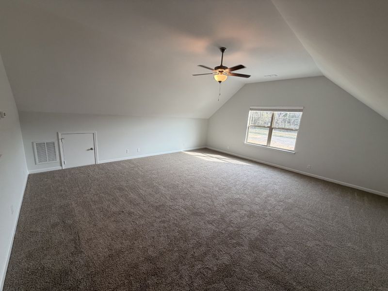 Spacious, unfurnished interior of a new home in Salem Landing, Murfreesboro (Image 32).