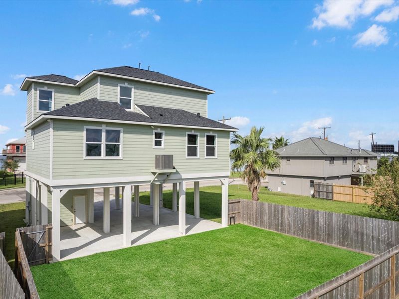 Alternate view of the expansive back yard! Alternate view of the expansive back yard!