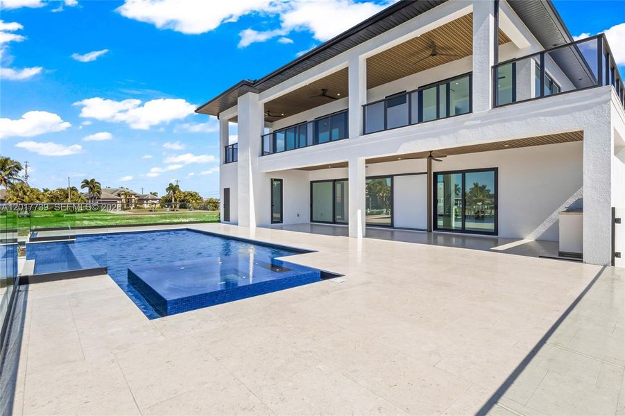 Exterior details and patio area of a home in , Cape Coral (Image 27).