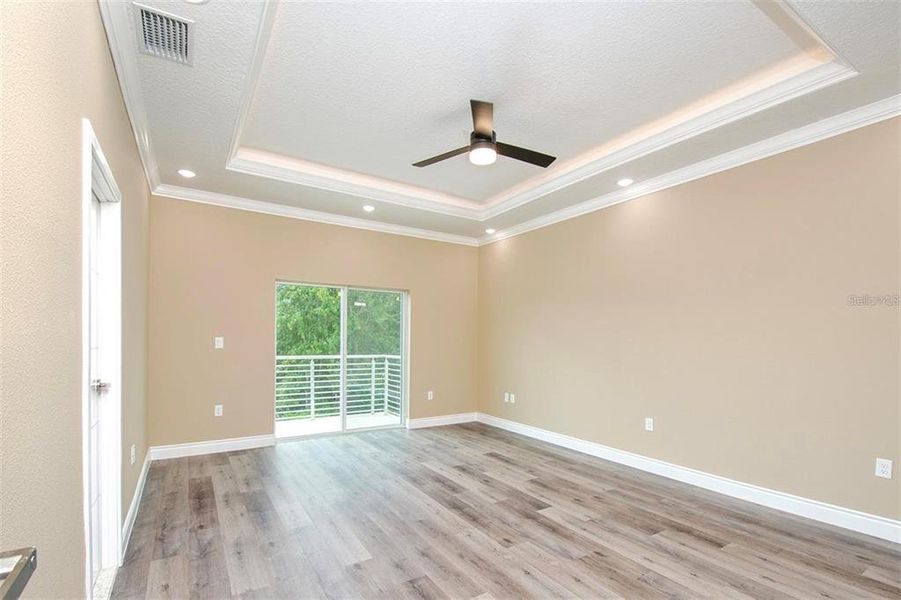 Spacious, unfurnished interior of a new home in , Davenport (Image 28).