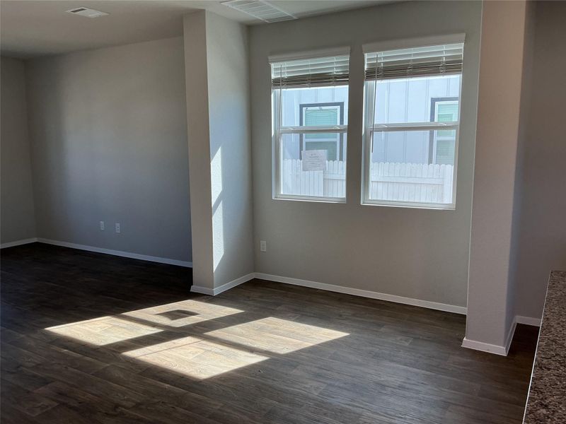 Spacious, unfurnished interior of a new home in Harvest Ridge, Elgin (Image 10).