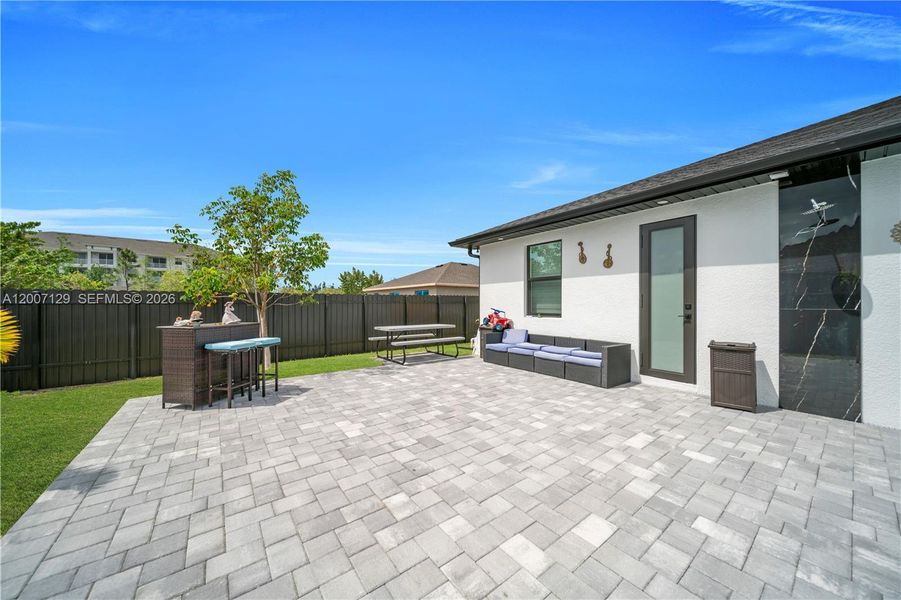 Exterior details and patio area of a home in , Cape Coral (Image 27).