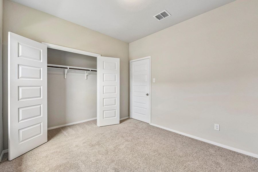 Spacious, unfurnished interior of a new home in Cloverleaf, Austin (Image 15).