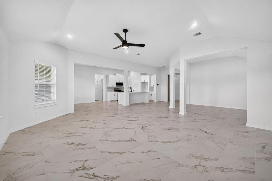 Spacious, unfurnished interior of a new home in Foxtail Palms, Manvel (Image 46).