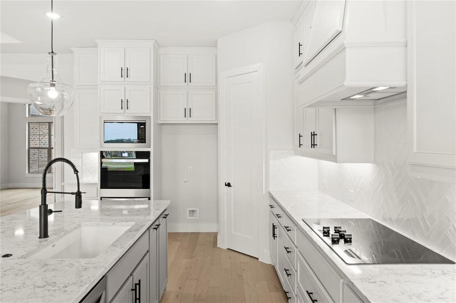 24. 160 Waterview - Kitchen (3)