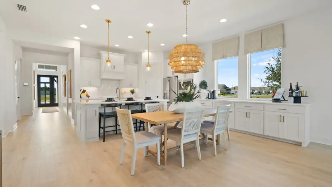 Representative furnished interior of a home built from the 2517F by Perry Homes in Magnolia Bay, Nokomis (Image 6). Representative furnished interior of a home built from the 2517F by Perry Homes in Magnolia Bay, Nokomis (Image 6).