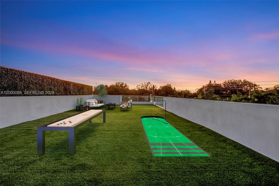 Exterior details and patio area of a home in , Miami (Image 23).