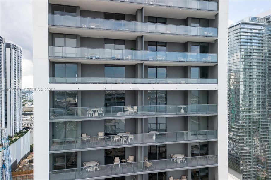 Condo located in Miami, FL showcasing its design and architecture (Image 31).