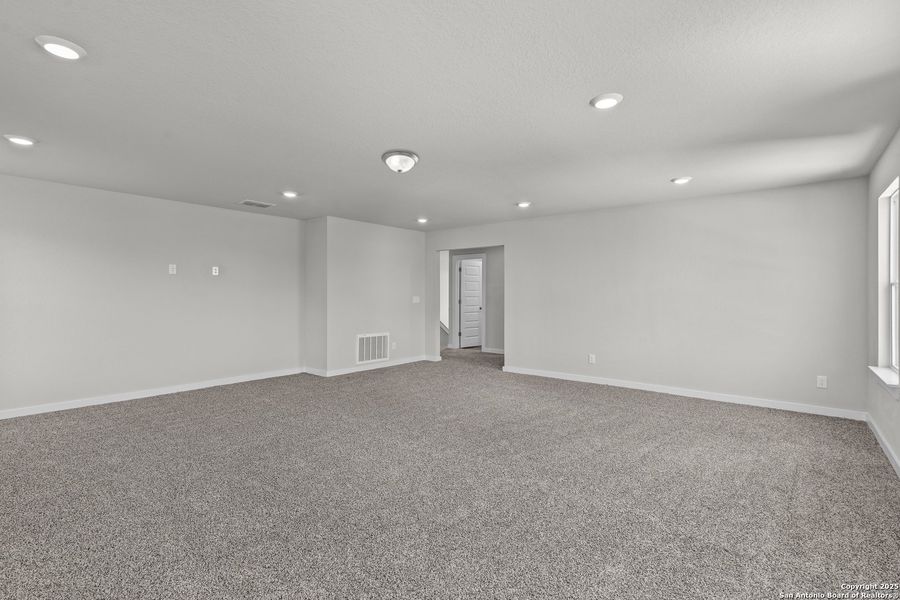 Spacious, unfurnished interior of a new home in Weltner Farms 50’s, New Braunfels (Image 21).
