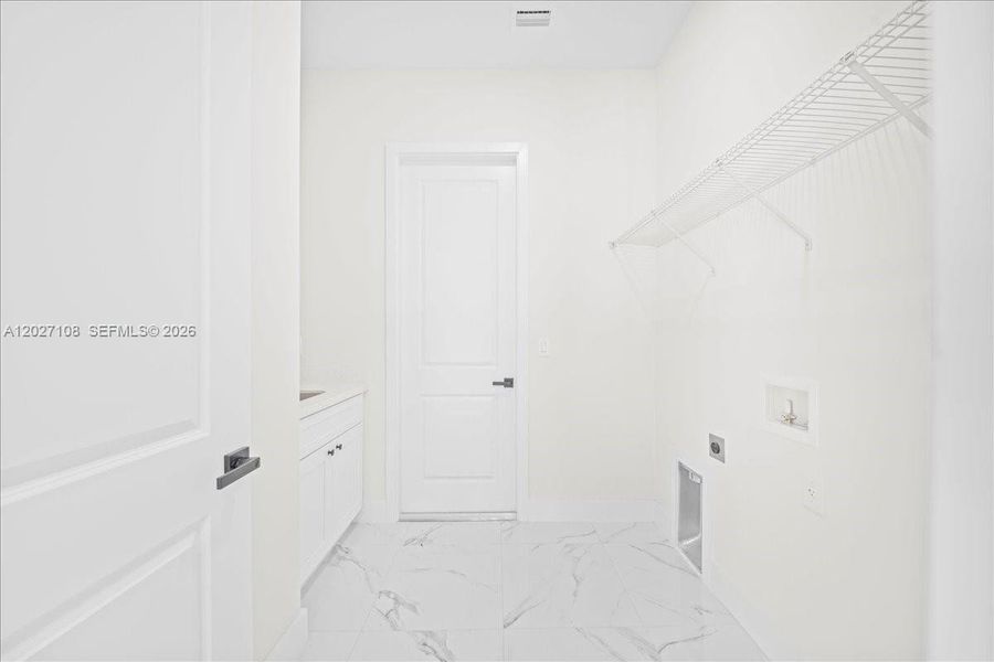 Spacious, unfurnished interior of a new home in , Cape Coral (Image 31). Spacious, unfurnished interior of a new home in , Cape Coral (Image 31).