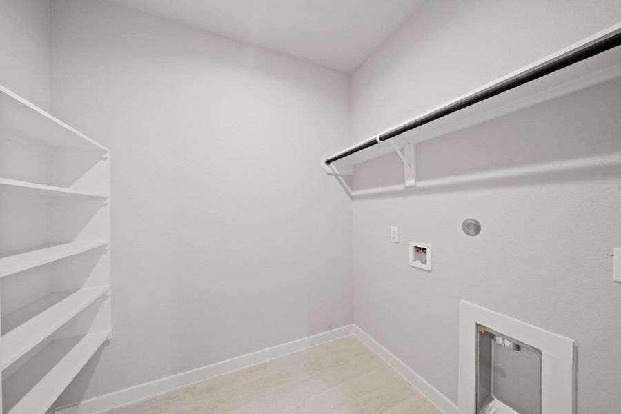 Spacious, unfurnished interior of a new home in Huntington Place, Rosharon (Image 16). Spacious, unfurnished interior of a new home in Huntington Place, Rosharon (Image 16).