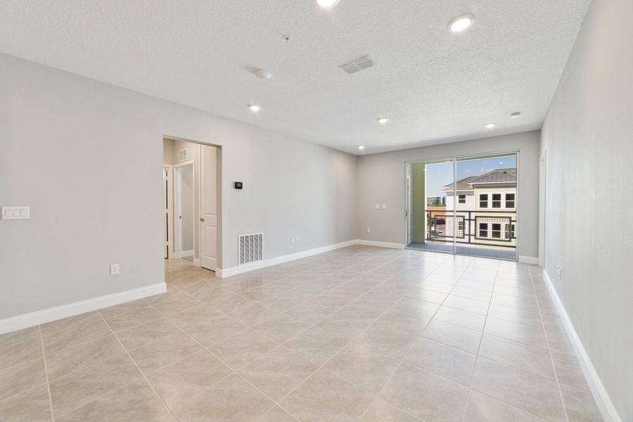 Spacious, unfurnished interior of a new home in Gatherings® of Lake Nona, Orlando (Image 22).