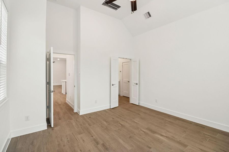Spacious, unfurnished interior of a new home in Kresston 50's, Montgomery (Image 31).