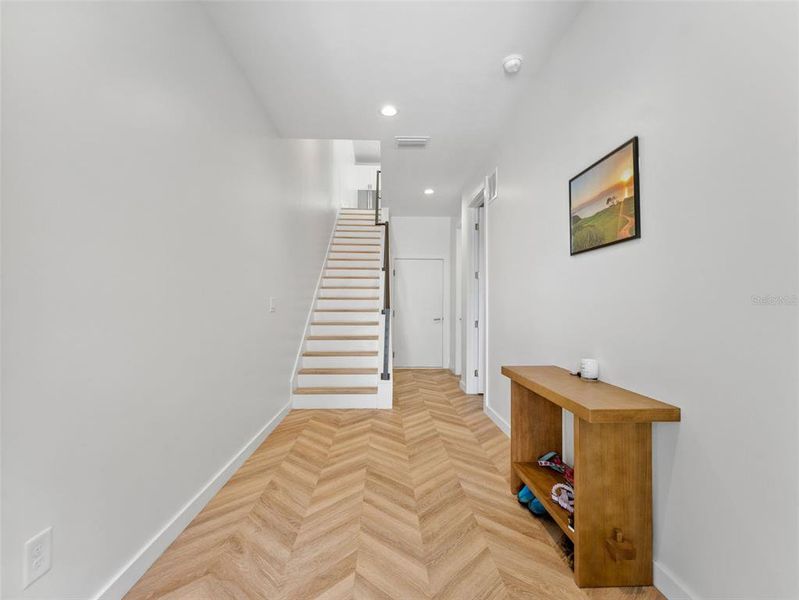 Spacious, unfurnished interior of a new home in , Tampa (Image 19).