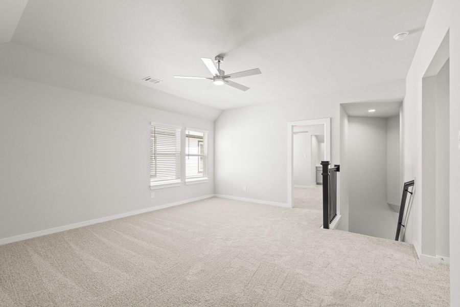 Spacious, unfurnished interior of a new home in Sunterra, Katy (Image 8).