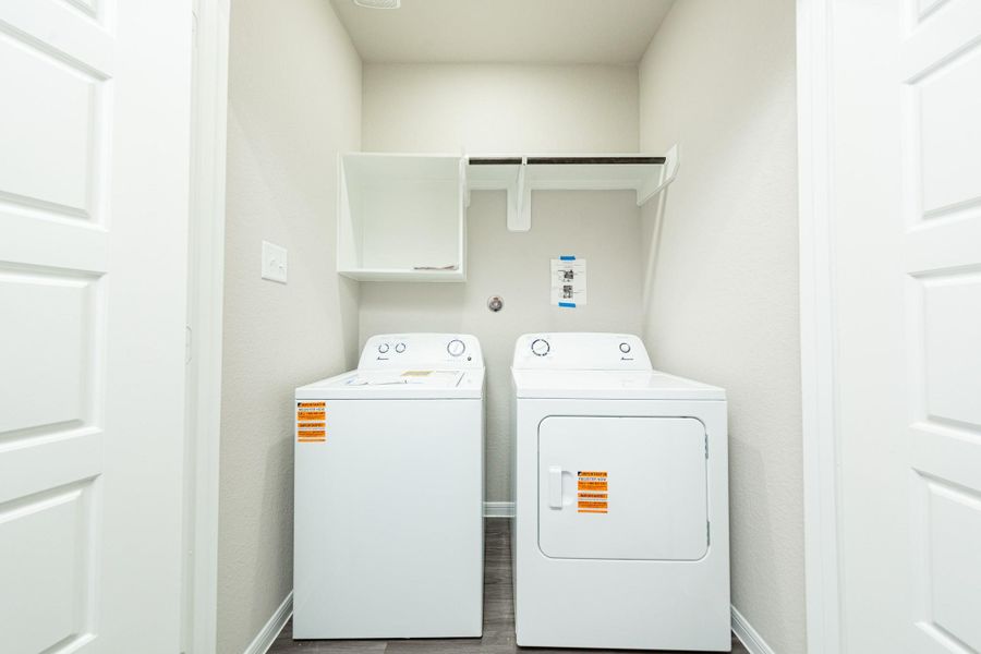 Furnished interior view inside a new home in Mackenzie Creek, Conroe (Image 11).