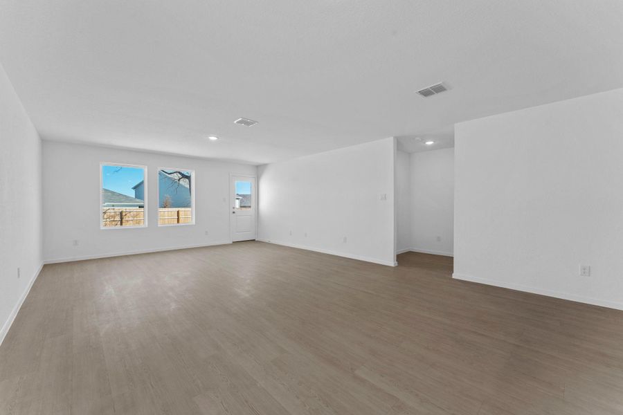 Spacious, unfurnished interior of a new home in Friendship Oaks, Fredericksburg (Image 14).