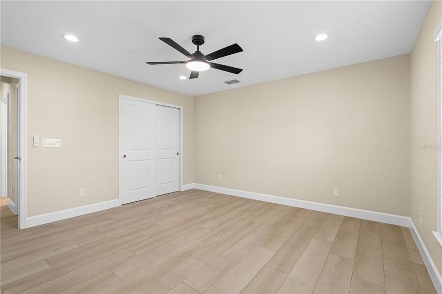 Spacious, unfurnished interior of a new home in , Englewood (Image 22).