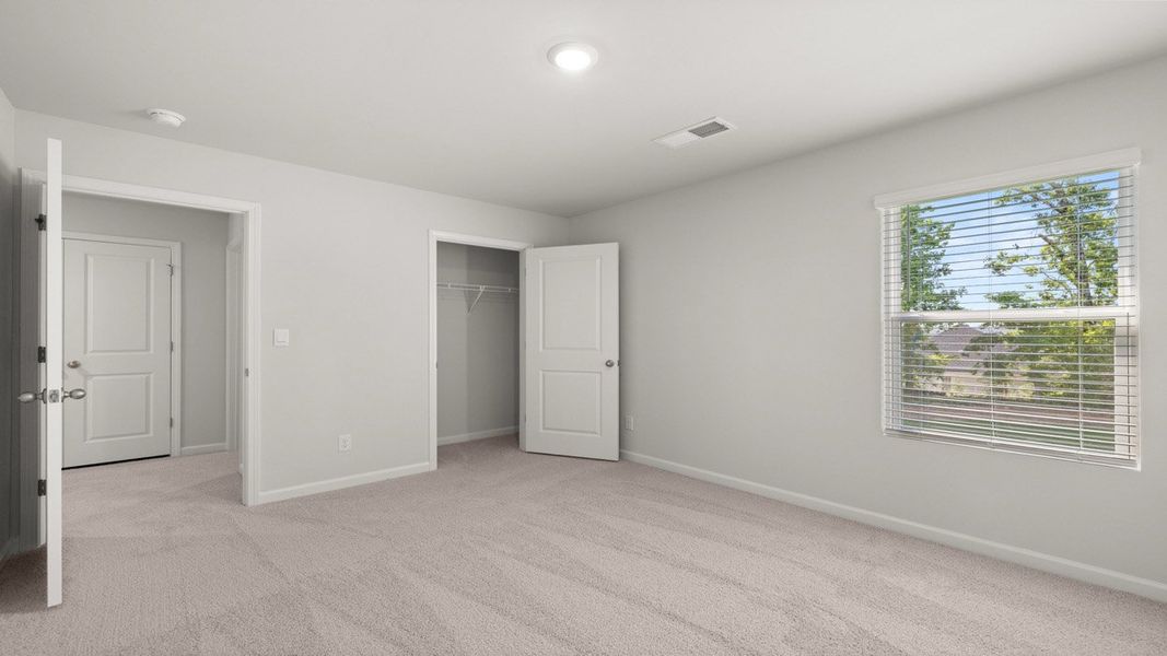Spacious, unfurnished interior of a new home in Estates at Deer Hollow, Grovetown (Image 44).