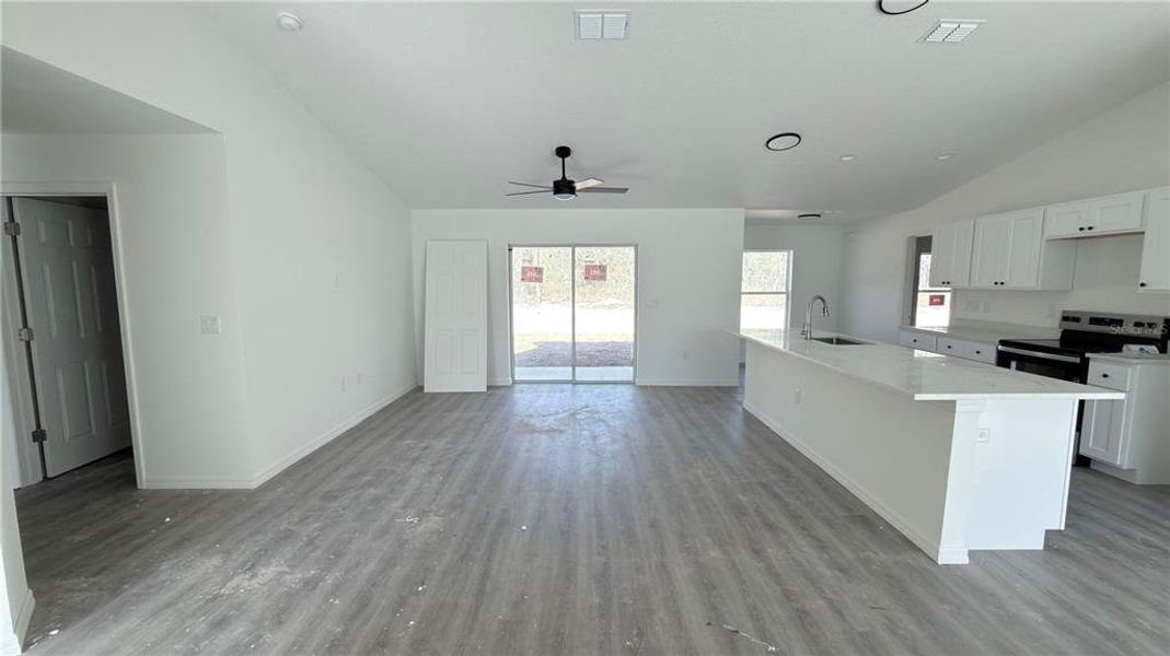 Spacious, unfurnished interior of a new home in , Dunnellon (Image 19).