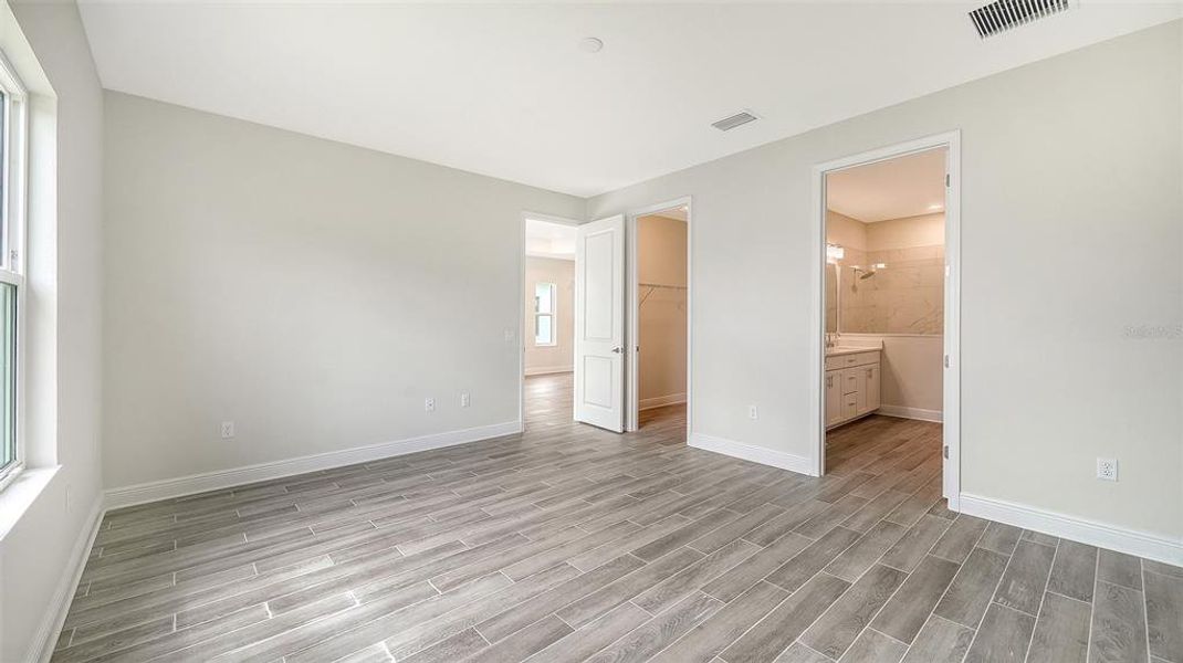 Spacious, unfurnished interior of a new home in Canoe Creek, Parrish (Image 15).