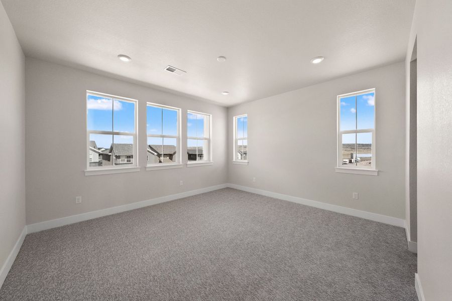 Spacious, unfurnished interior of a new home in Trumark Homes at Sterling Ranch, Littleton (Image 29).