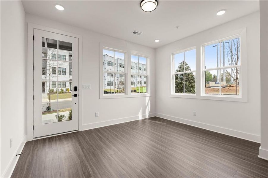 Spacious, unfurnished interior of a new home in , Alpharetta (Image 16).