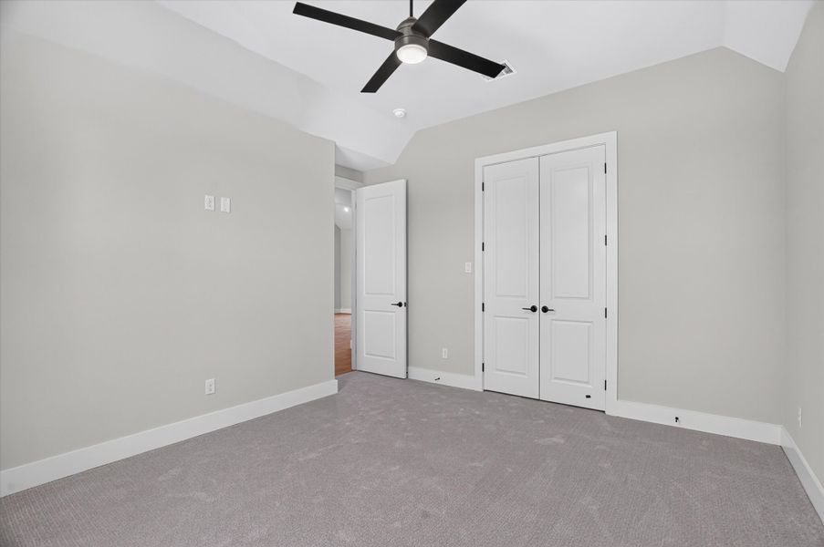 Spacious, unfurnished interior of a new home in Timberview Preserves, Weatherford (Image 35).
