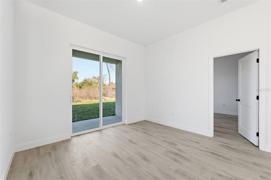 Spacious, unfurnished interior of a new home in , Ocala (Image 28).