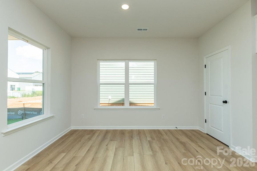 Spacious, unfurnished interior of a new home in Sunset Meadows, Charlotte (Image 15).