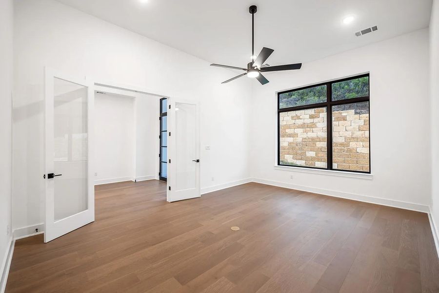 Lynmar IV G Home office