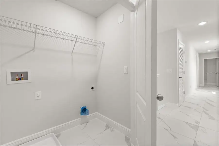 Spacious, unfurnished interior of a new home in , Kissimmee (Image 16).