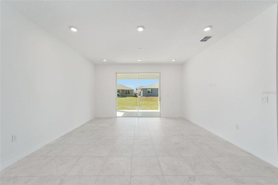 Spacious, unfurnished interior of a new home in Calesa Township, Ocala (Image 38).