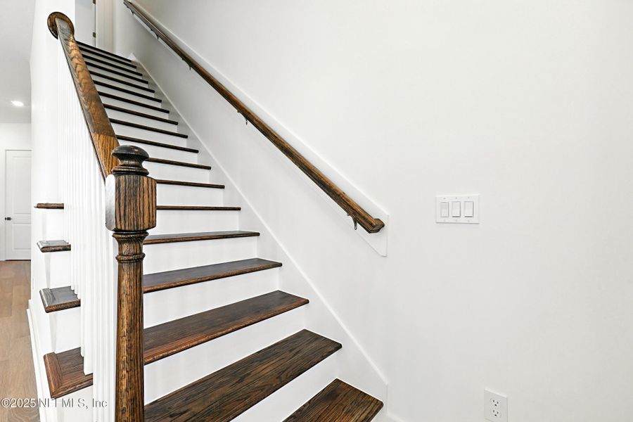 Spacious, unfurnished interior of a new home in , Jacksonville Beach (Image 19).