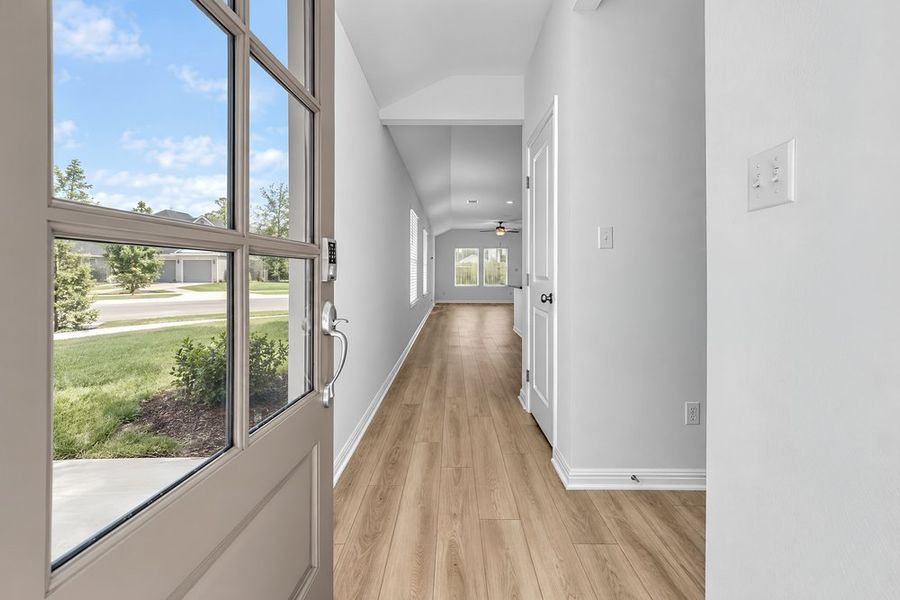 Spacious, unfurnished interior of a new home in Sunfield, Buda (Image 21).