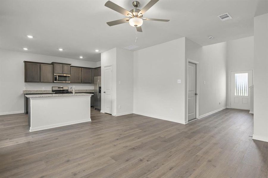 Spacious, unfurnished interior of a new home in Patriot Estates, Venus (Image 9).