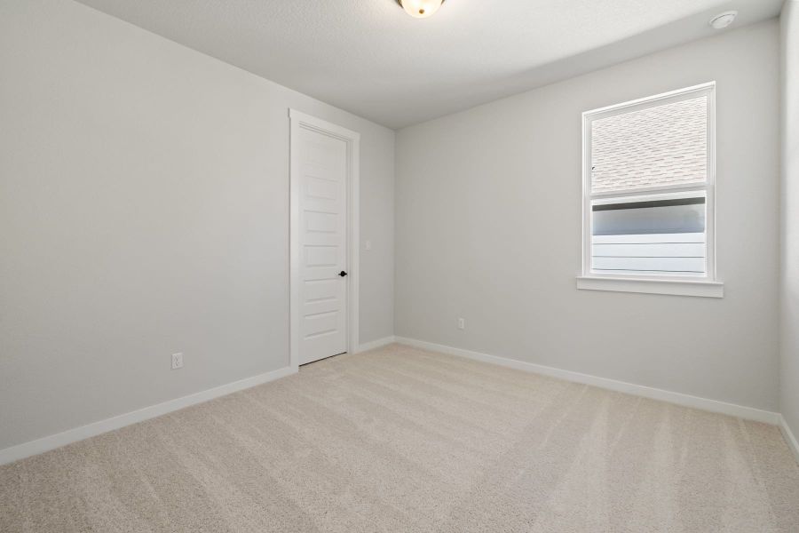 Spacious, unfurnished interior of a new home in Lariat, Liberty Hill (Image 38).