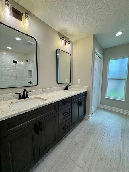 Furnished interior view inside a new home in , Dunnellon (Image 10).