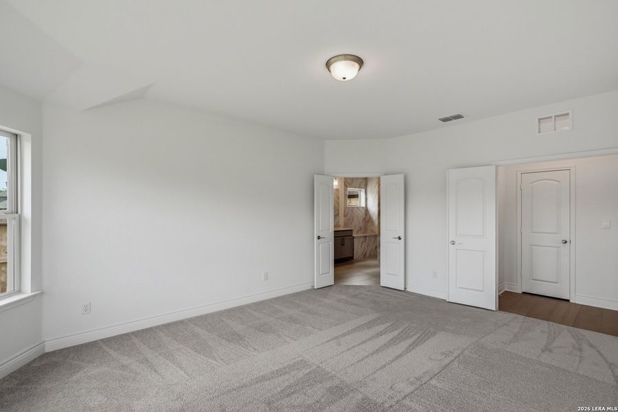 Spacious, unfurnished interior of a new home in Davis Ranch, San Antonio (Image 33).