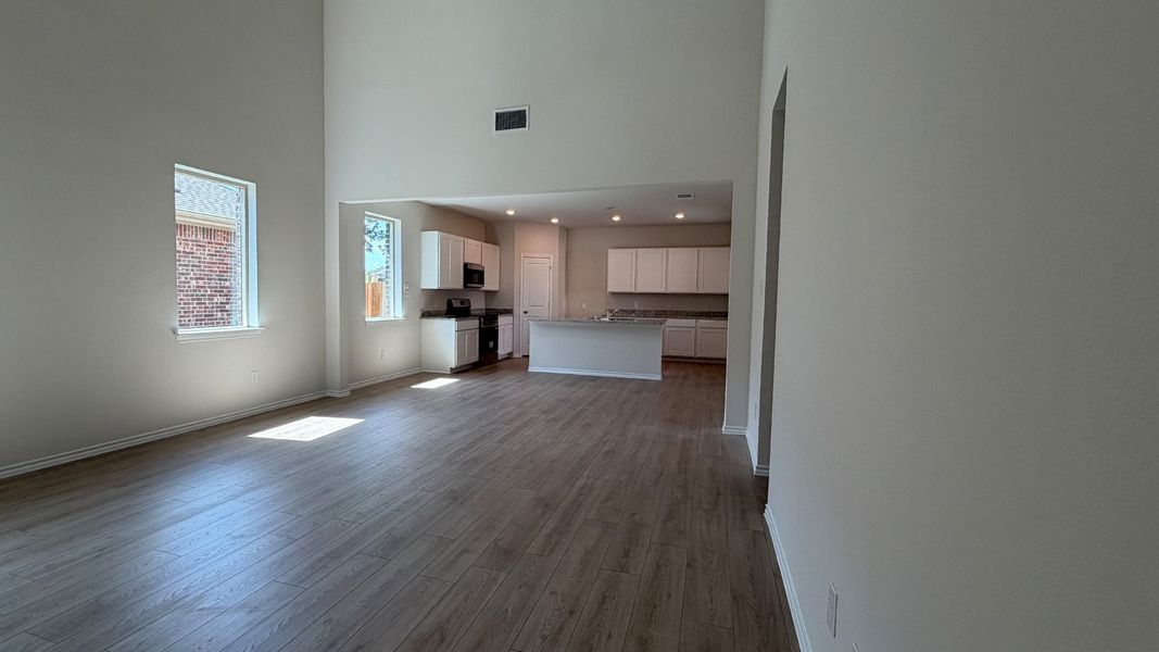 Spacious, unfurnished interior of a new home in Wildcat Ranch, Crandall (Image 12).