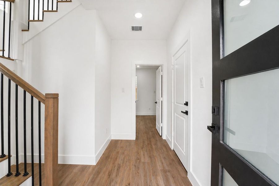 Spacious, unfurnished interior of a new home in , Houston (Image 18).