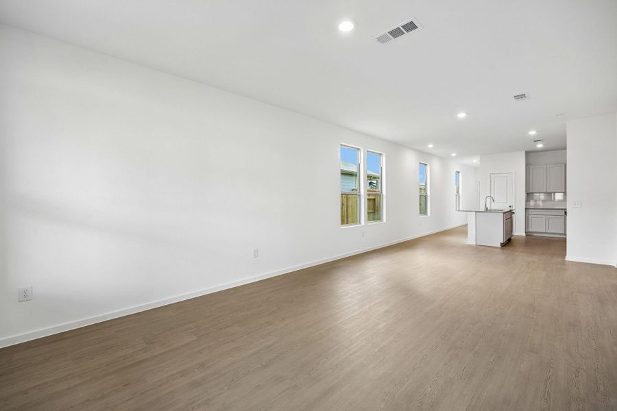 Spacious, unfurnished interior of a new home in Mavera, Conroe (Image 22).