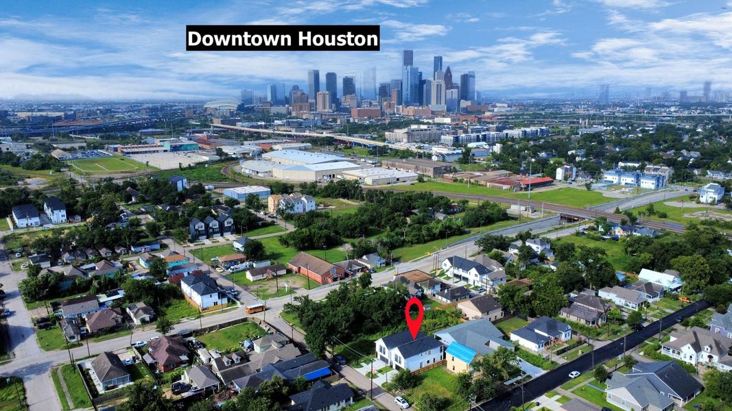 Prime location just minutes from Downtown Houston, offering quick access to city amenities while enjoying a neighborhood setting.