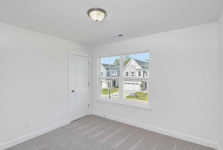 Spacious, unfurnished interior of a new home in Ashton Lakes, Lexington (Image 27).